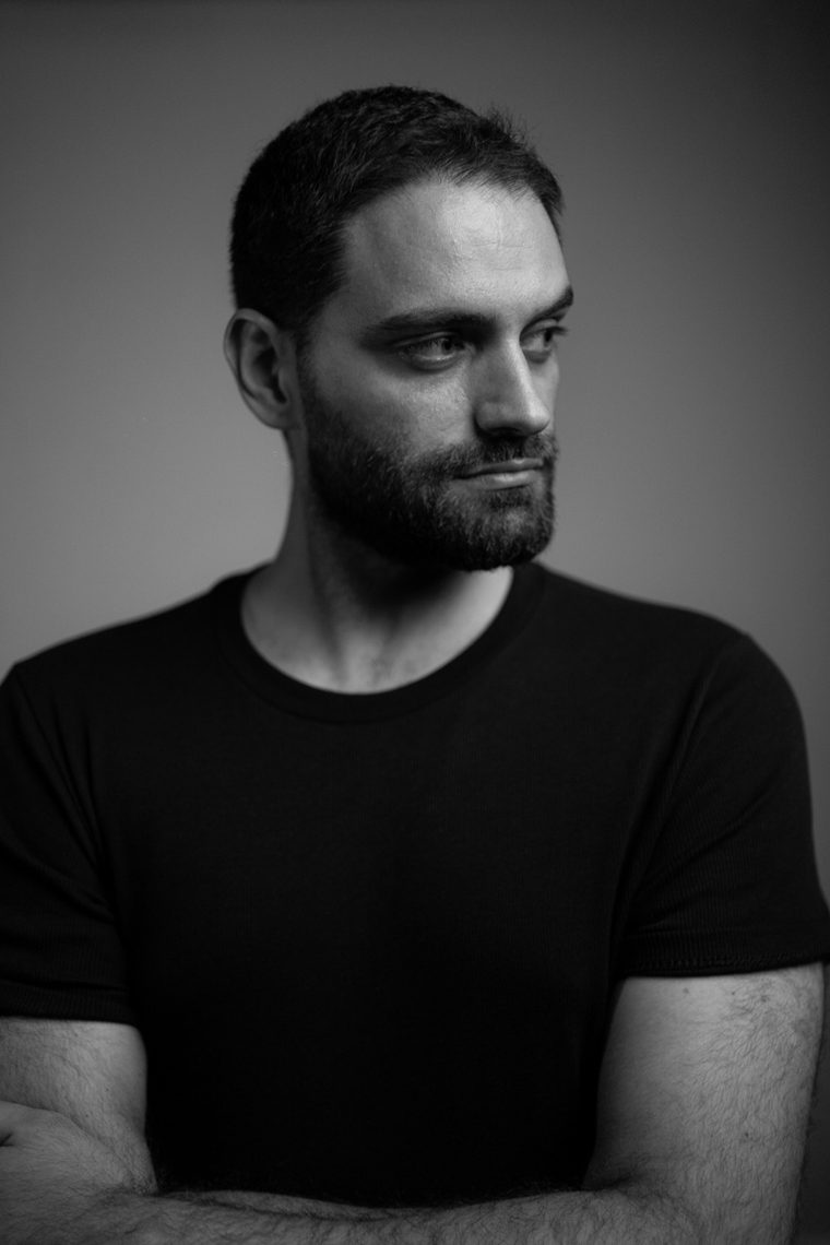 Gabriel Nasajon, retrato em preto e branco